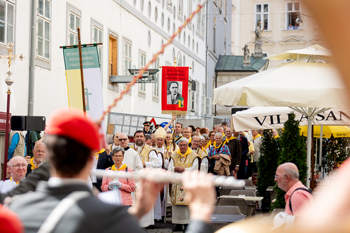 400 Mesnerinnen und Mesner bei österreichweiter Wallfahrt / Erzdiözese Wien/Schönlaub, Stephan Schönlaub 400 Mesnerinnen und Mesner bei österreichweiter Wallfahrt
