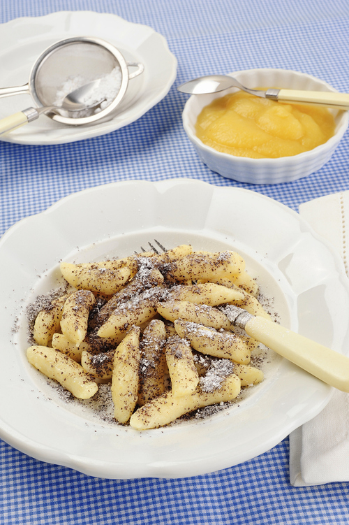 Mohnnudeln mit Apfelmus